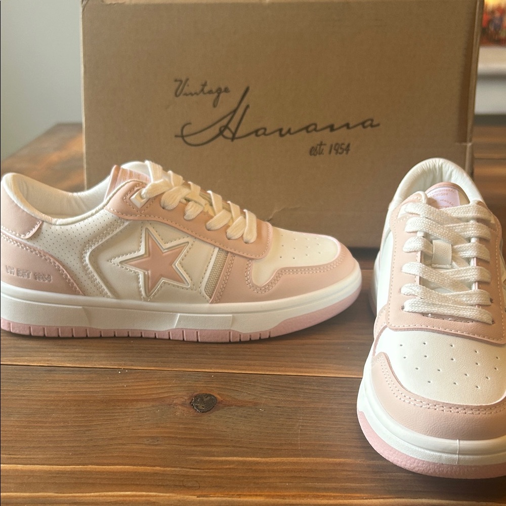 Vintage Havana white & Pink Star Claudia leather Low-Top Sneakers 7.5 NIB